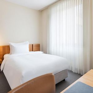 Zimmer mit Kingsize-Bett